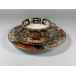 A ROYAL CROWN DERBY IMARI MATCHED TRIO CUP & SAUCER SET