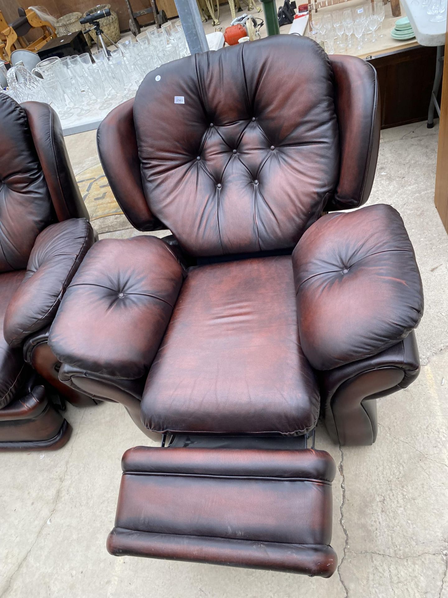 A MODERN SAXON LEATHER RECLINER CHAIR - Image 4 of 5