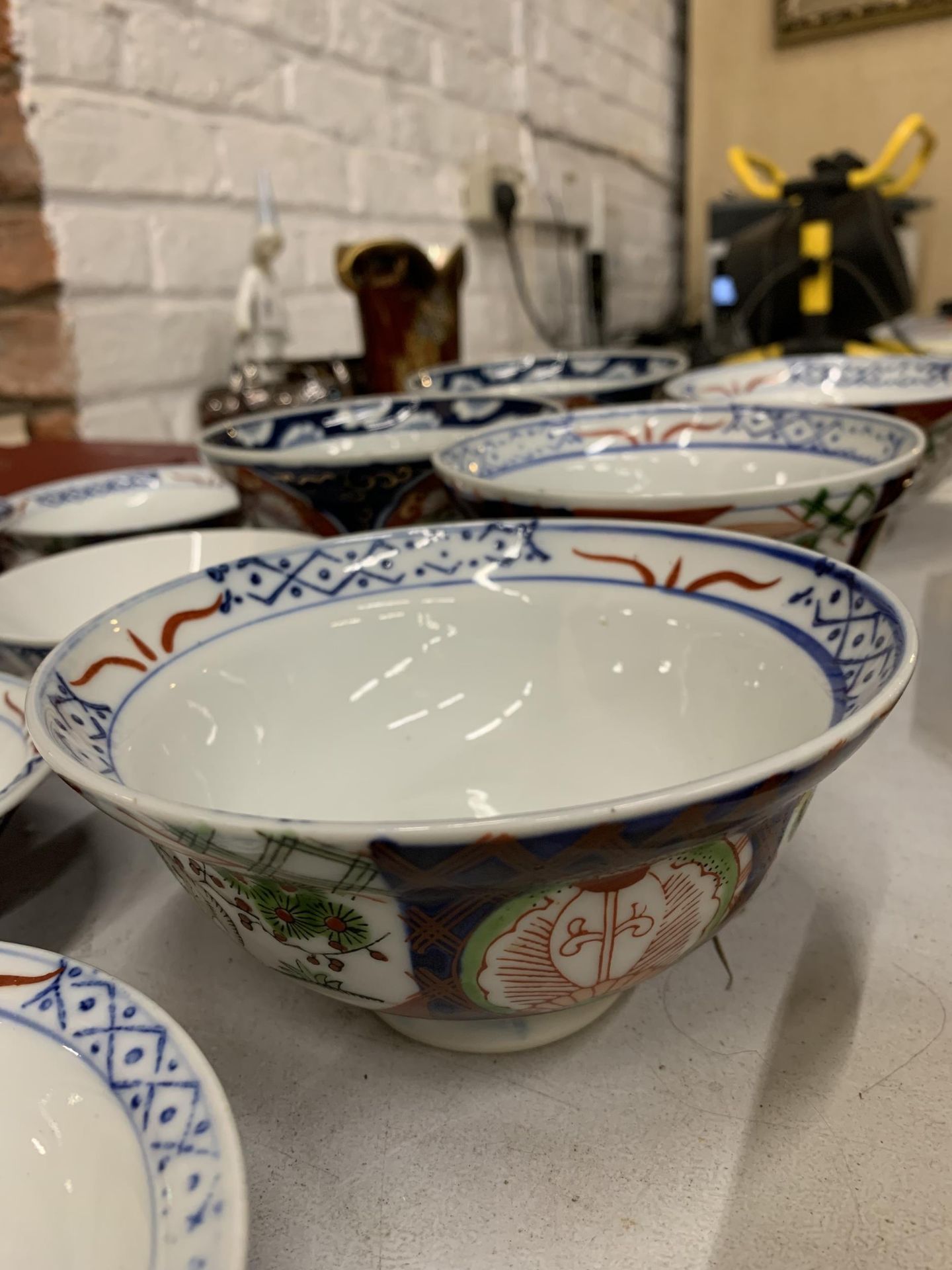 LARGE AMOUNT OF ORIENTAL STYLE BOWLS - Image 2 of 5
