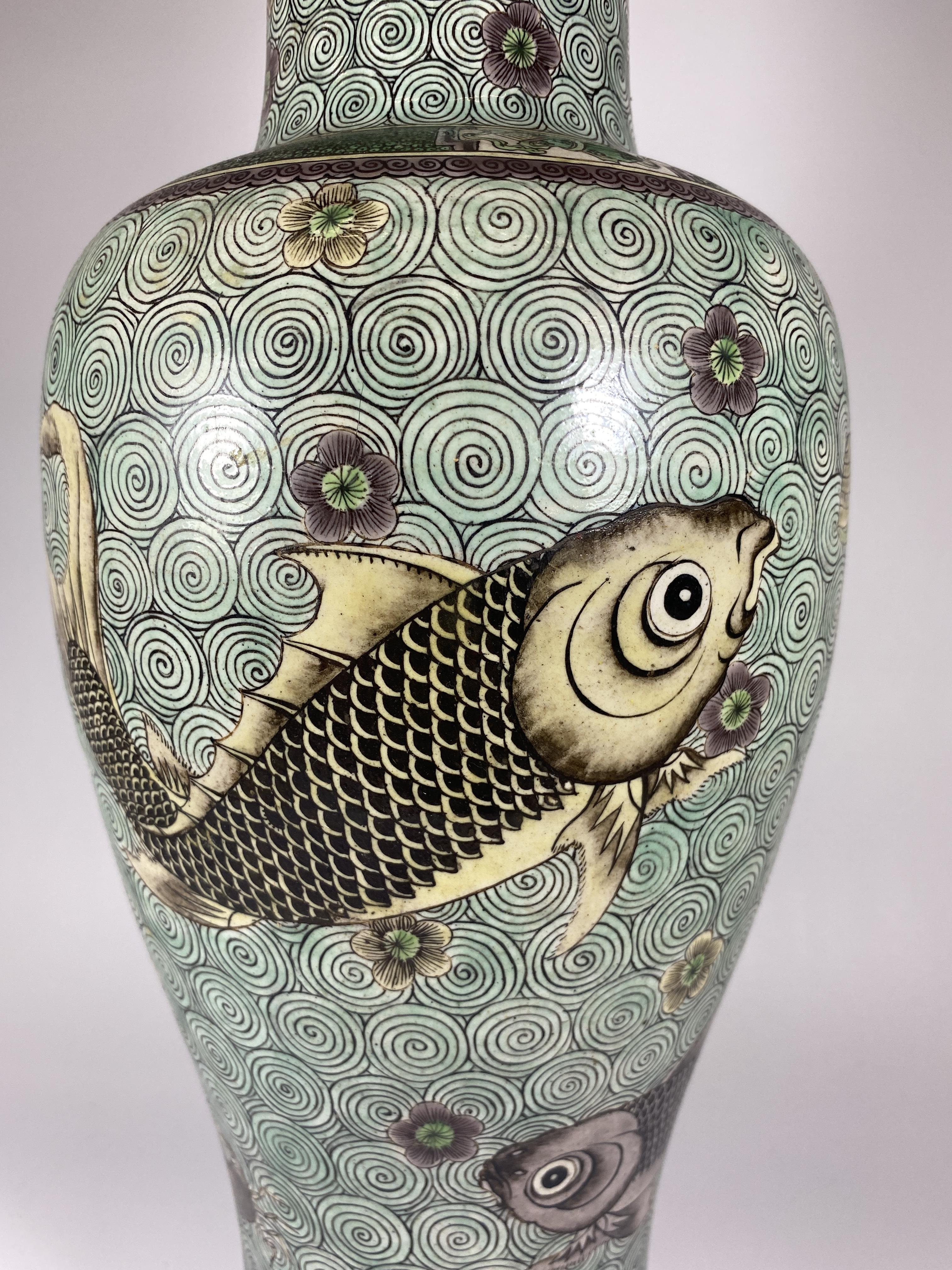 A LARGE MID 19TH CENTURY CHINESE BALUSTER FORM VASE WITH ENAMEL FISH ON A GEOMETRIC CIRCLES - Image 2 of 9