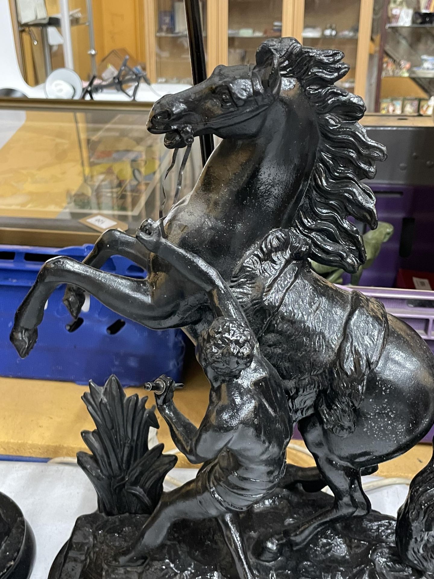 A LARGE PAIR OF MARLEY HORSE TABLE LAMPS - Image 2 of 3