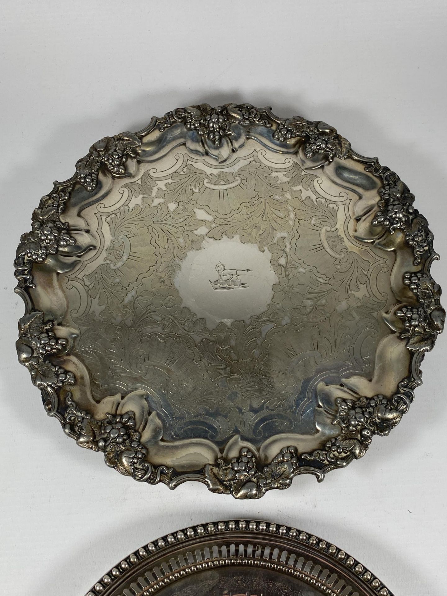 TWO VINTAGE SILVER PLATED DISHES / SALVERS TO INCLUDE GRAPEVINE DESIGN EXAMPLE - Image 3 of 6
