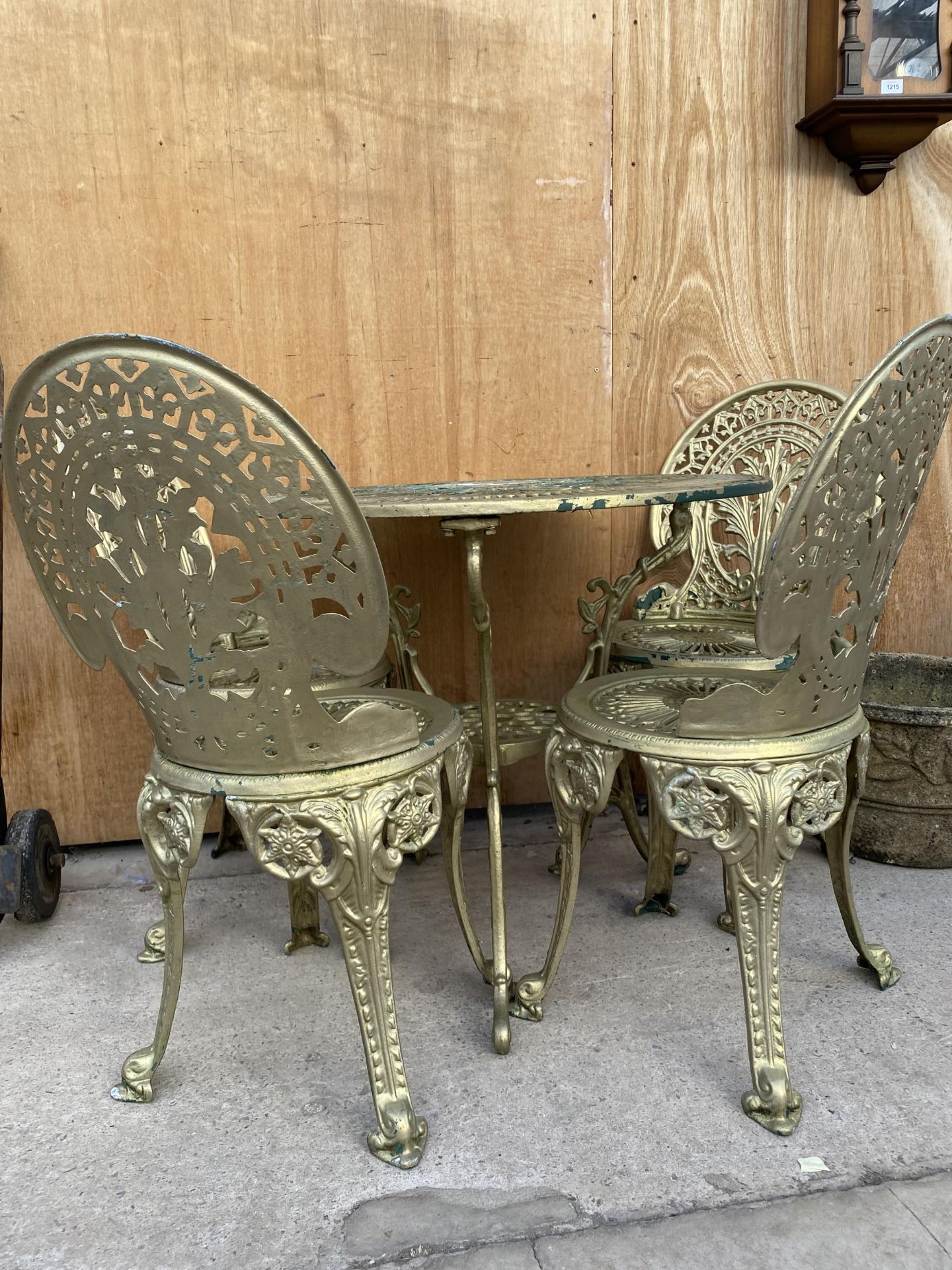 A VINTAGE STYLE CAST ALLOY BISTRO SET COMPRISING OF A ROUND TABLE AND FOUR CHAIRS - Image 2 of 4
