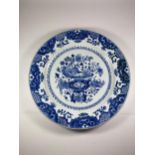 A CHINESE BLUE AND WHITE PORCELAIN CHARGER WITH FLORAL DESIGN, UNMARKED TO BASE, DIAMETER 32CM