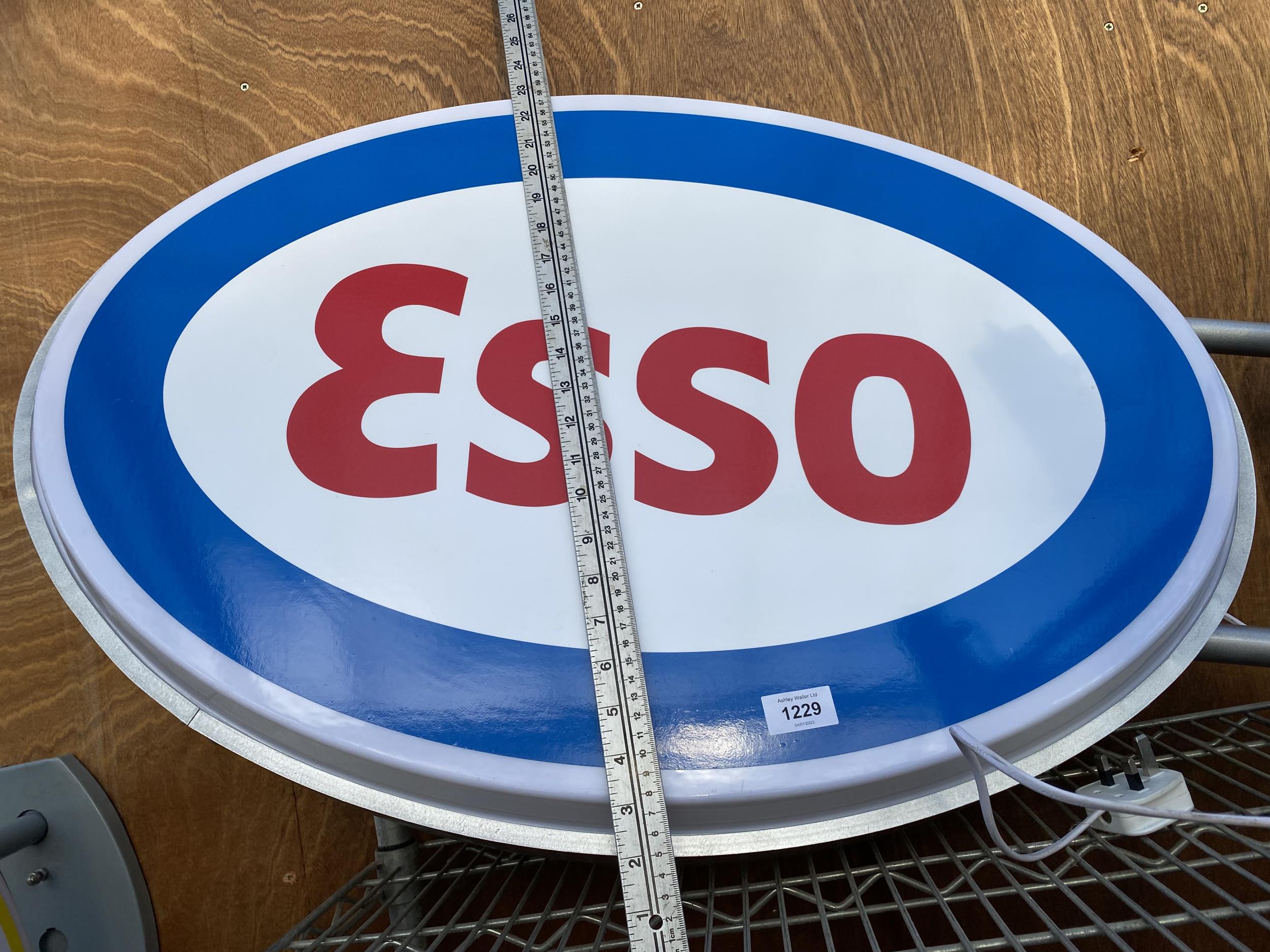 AN ILLUMINATED DOUBLE SIDED ESSO WALL HANGING SIGN - Image 4 of 4