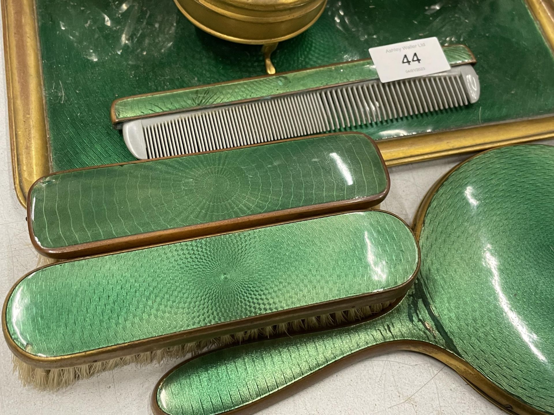 A VINTAGE GREEN ENAMEL BACKED DRESSING TABLE SET COMPRISING TRAY, BRUSHES, MIRROR AND POTS - Image 3 of 4