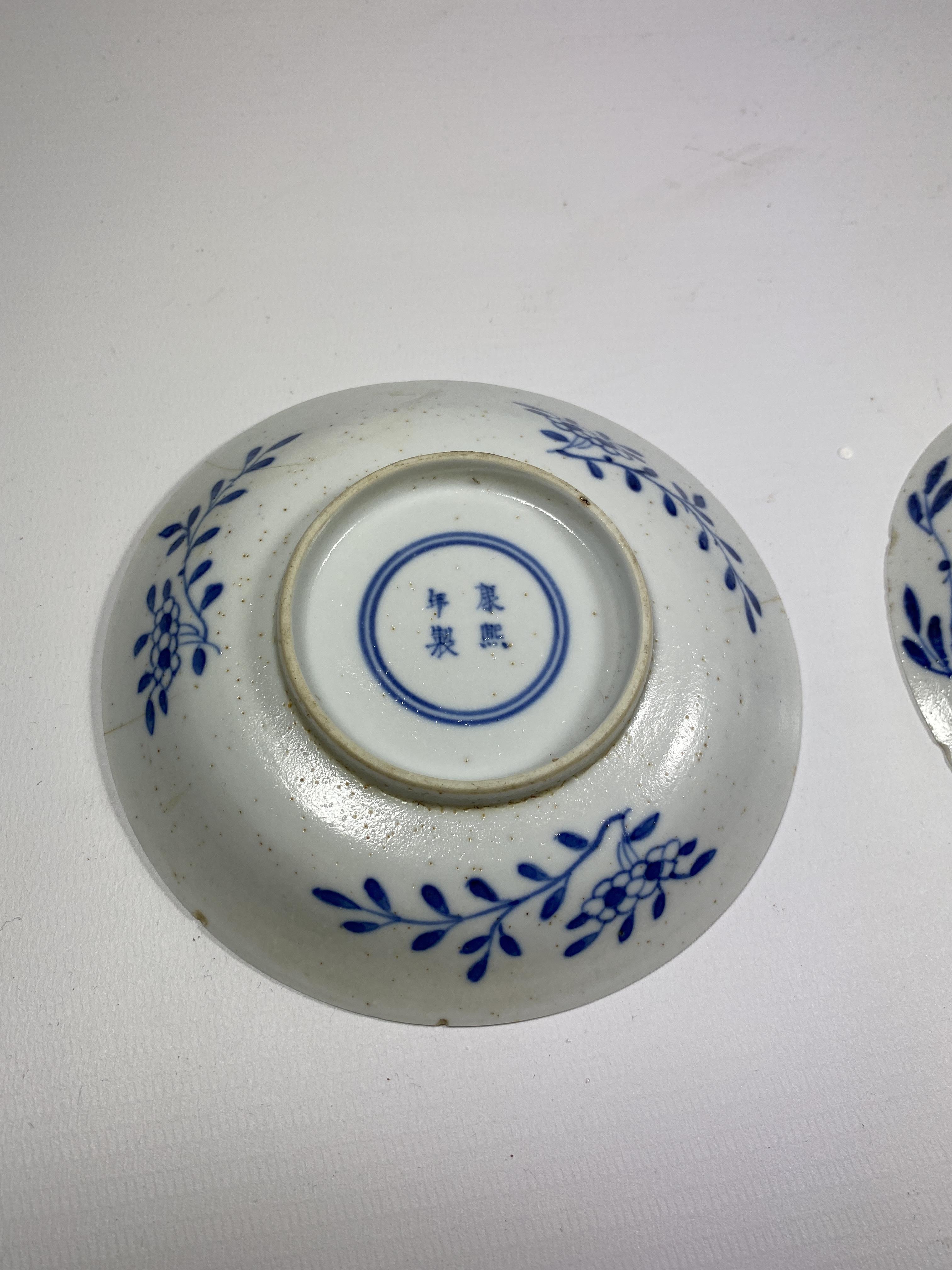 A PAIR OF EARLY 18TH CENTURY, POSSIBLY KANGXI PERIOD (1661-1722), CHINESE PORCELAIN BLUE & WHITE - Image 4 of 5