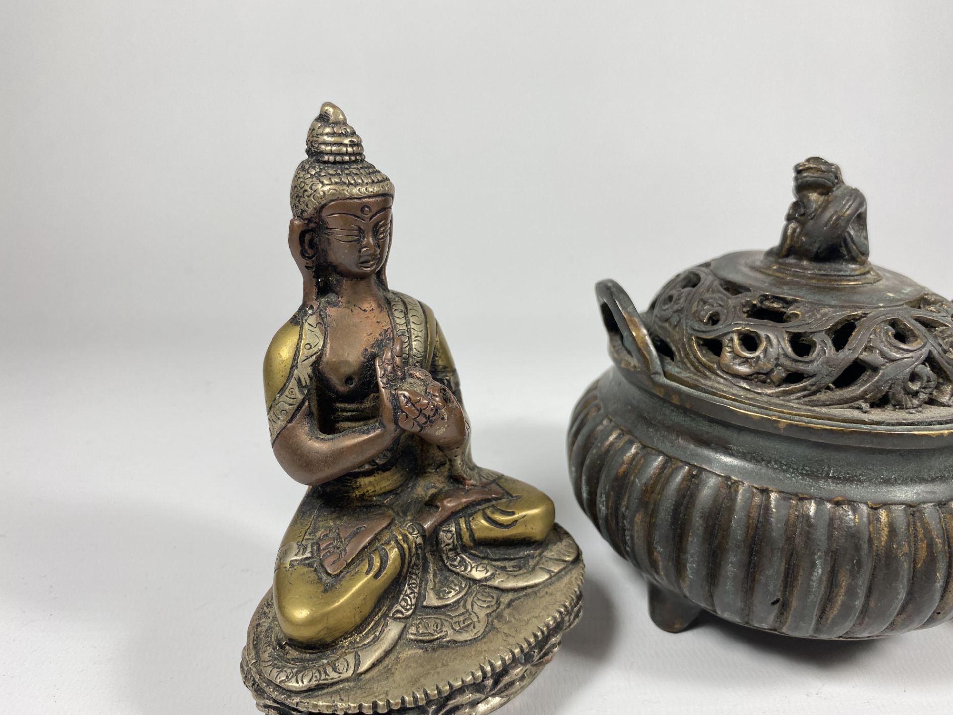 THREE ITEMS - A BRASS & COPPER BUDDHA, FURTHER METAL BUDDHA AND LIDDED CENSOR, HEIGHT 10CM - Image 2 of 3