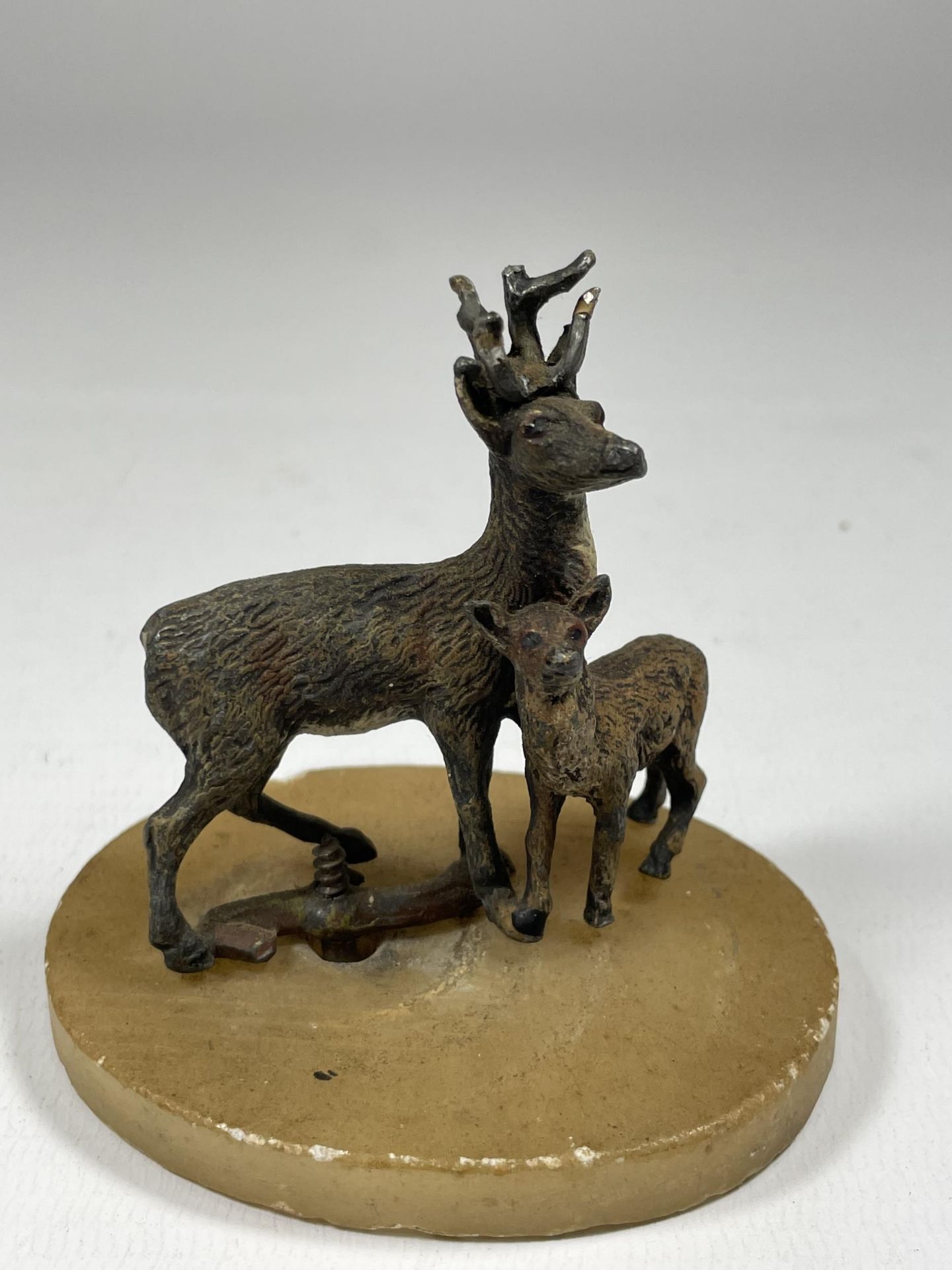 A VINTAGE MINIATURE AUSTRIAN COLD PAINTED SPELTER MODEL OF A DEER & FOAL - Image 2 of 5