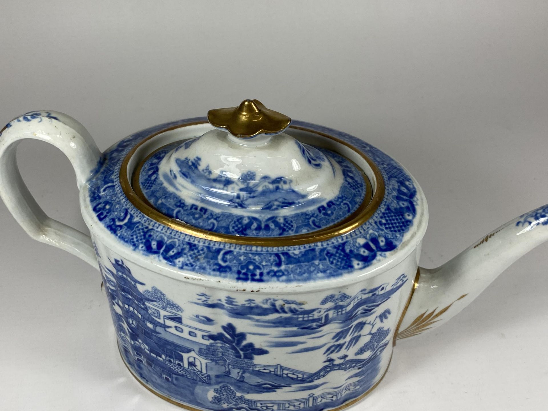 A 19TH CENTURY CHINESE QING EXPORT PORCELAIN CANTON BLUE & WHITE TEAPOT, HEIGHT 14CM - Image 3 of 5