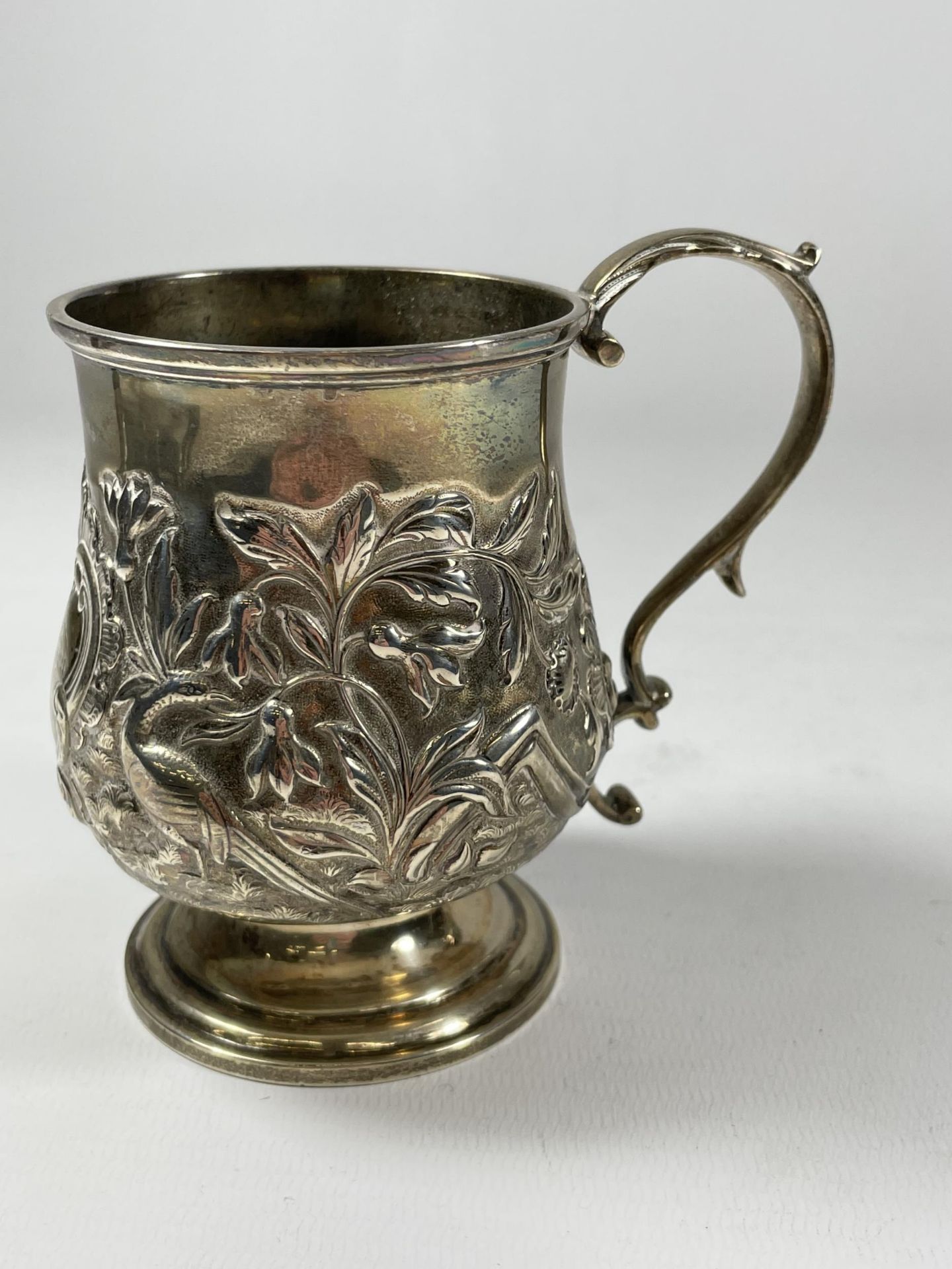 A GEORGE IV SILVER CHRISTENING MUG, HALLMARKS FOR LONDON 1830, MAKERS MARK 'E.H', HEIGHT 10CM, - Image 2 of 3