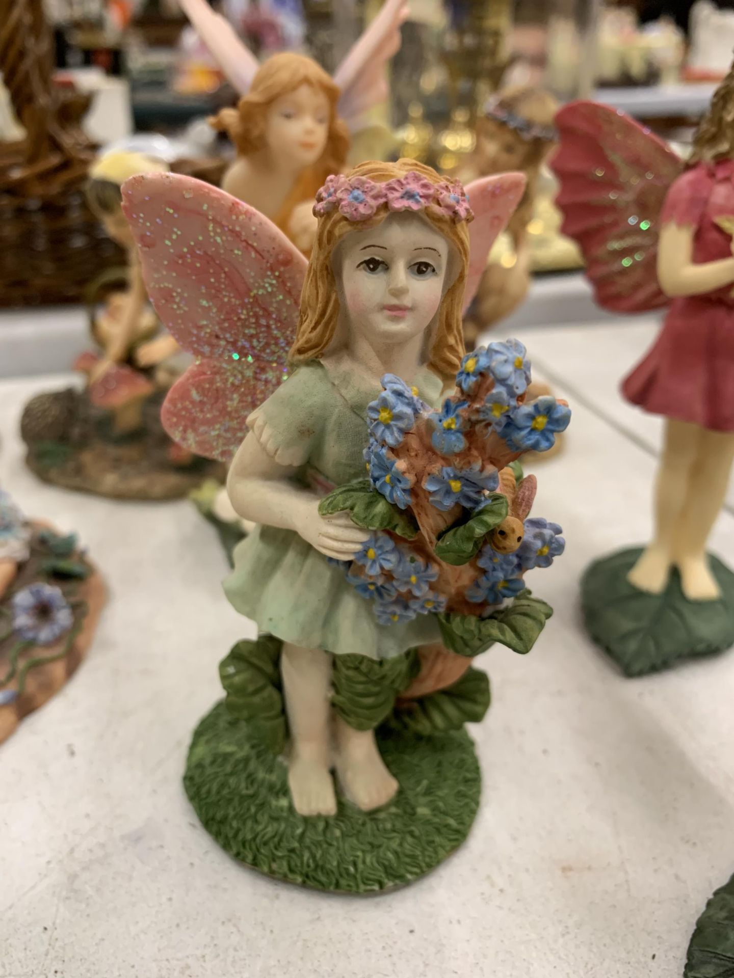 A LARGE QUANTITY OF COLLECTABLE FAIRY FIGURES TO INCLUDE THE LEONARDO COLLECTION - Image 5 of 7