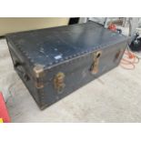 A LARGE VINTAGE TRAVEL CASE