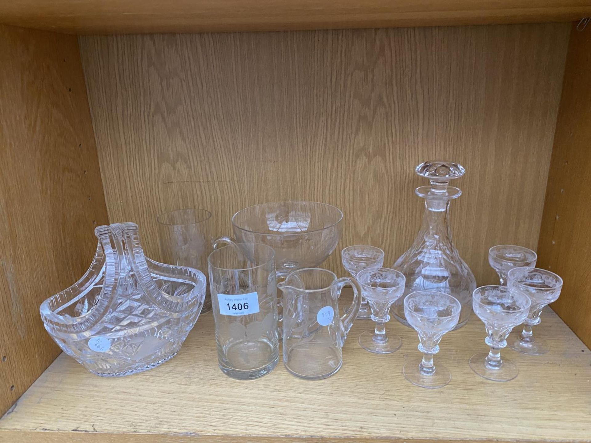 AN ASSORTMENT OF GLASS WARE TO INCLUDE A DECANTER, SHERRY GLASSES AND A POSIE BASKET ETC