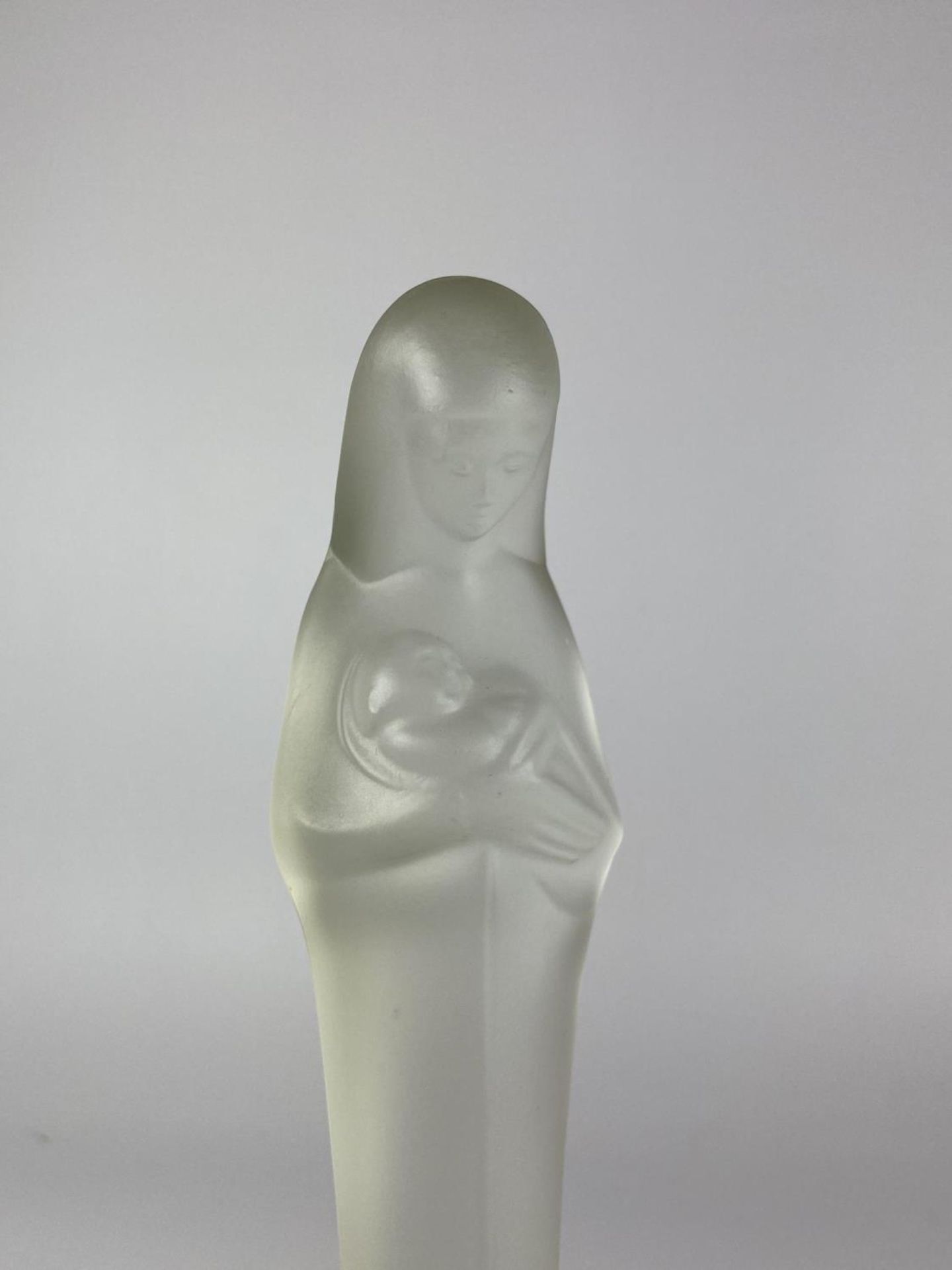 A ROYAL LEERDAM ART DECO STYLE FROSTED GLASS MODEL OF MADONNA & CHILD BY STEF UITERWALL, SIGNED TO - Image 2 of 3