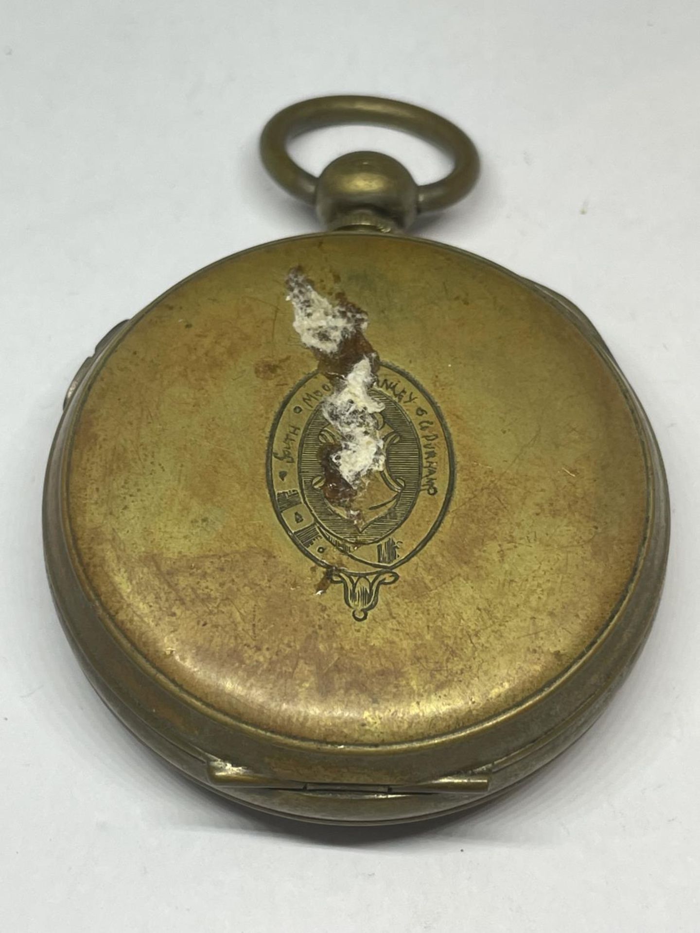 A VINTAGE BRASS CASED CENTRE SECONDS CHRONOGRAPH POCKET WATCH - Image 2 of 4