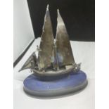 AN UNUSUAL HALLMARKED SILVER MODEL OF A SHIP ON WOODEN BASE, HEIGHT 15CM