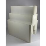 A GIOTTO STOPPINO SPACE AGE SIX SECTION WHITE PLASTIC MAGAZINE RACK, 44.5 X 40 X 28CM