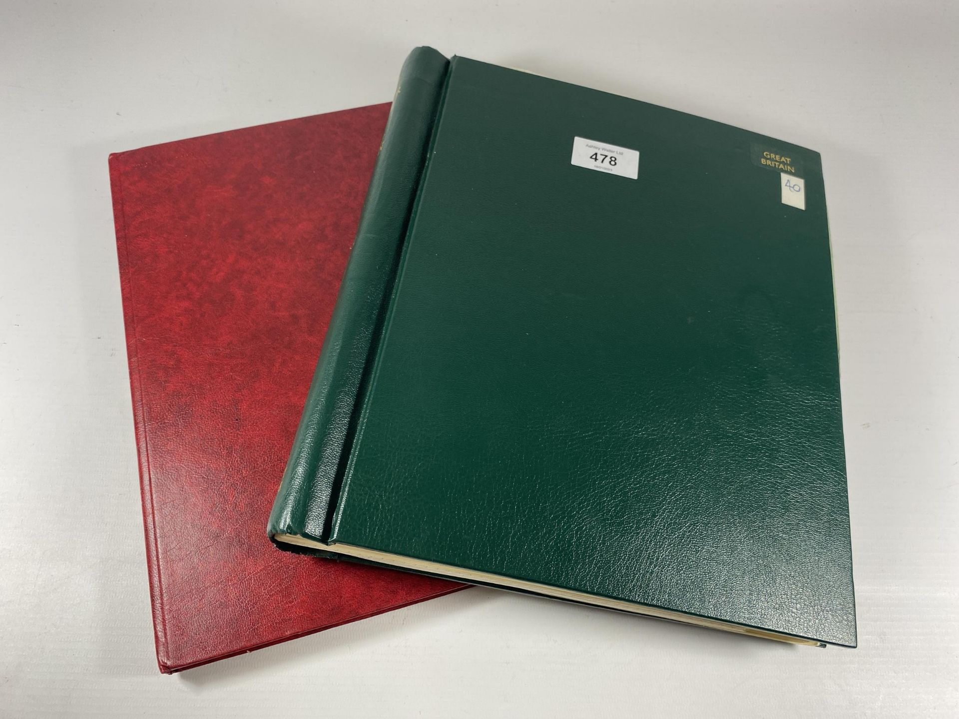 CANADA AND USA COLLECTIONS CONTAINED IN TWO BINDERS