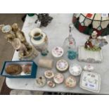 AN ASSORTMENT OF CERAMICS TO INCLUDE A VASE, TRINKET DISHES AND A GLASS BELL ETC