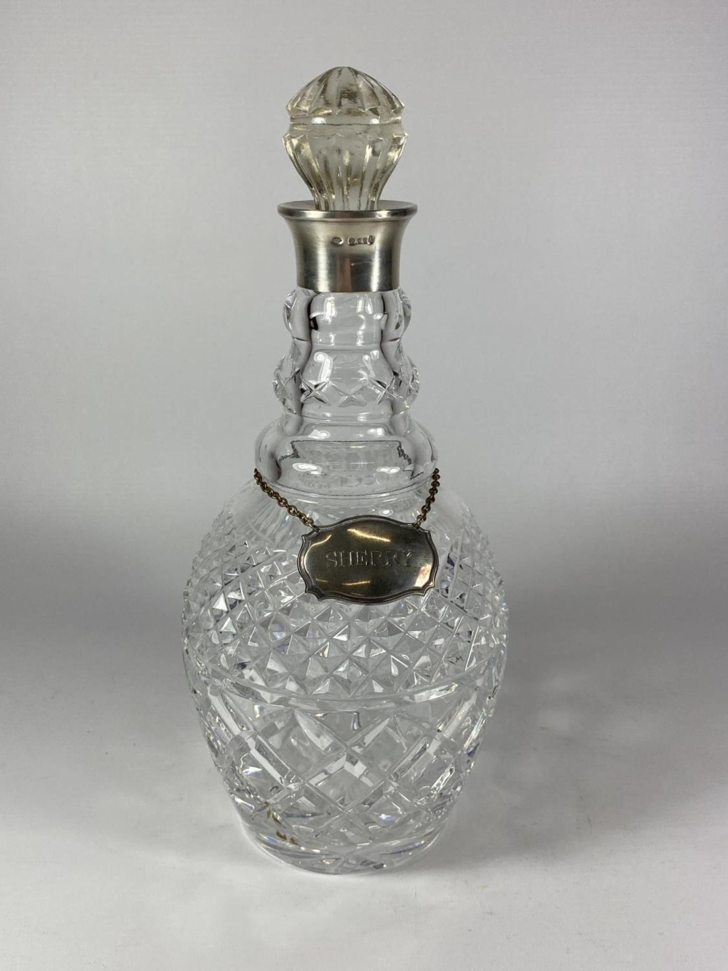 A HALLMARKED SILVER COLLARED & CUT GLASS DECANTER, LONDON, 1960, MAKERS SEARLE & CO LTD WITH FURTHER