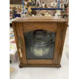 A VINTAGE OAK TOBACCO CABINET WITH GLASS FRONT AND KEY TO INCLUDE A ROYAL DOULTON TOBACCO JAR - A/