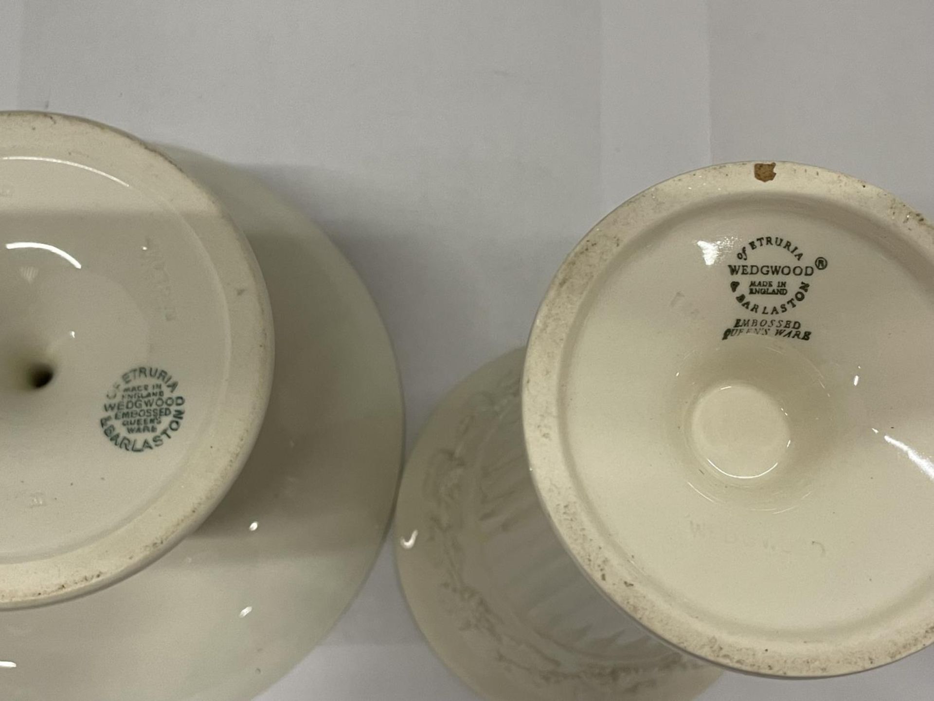 TWO PIECES OF WEDGWOOD EMBOSSED 'QUEENS WARE' TO INCLUDE A VASE HEIGHT 17CM AND A CAKE PLATE - Image 2 of 2