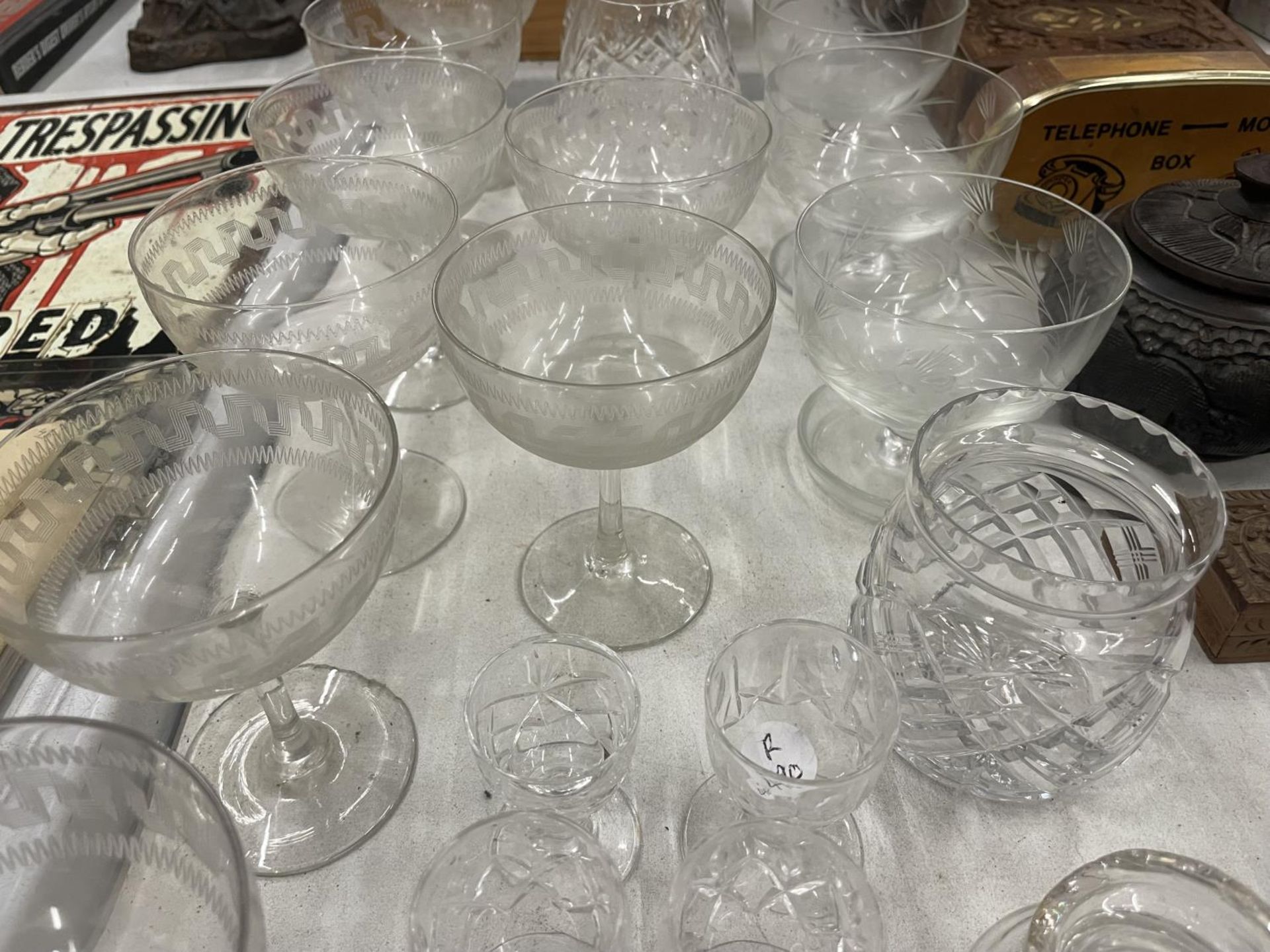 A QUANTITY OF GLASSWARE TO INCLUDE BRANDY GLASSES, CHAMPAGNE GLASSES, SHERRY GLASSES ETC., - Image 3 of 4