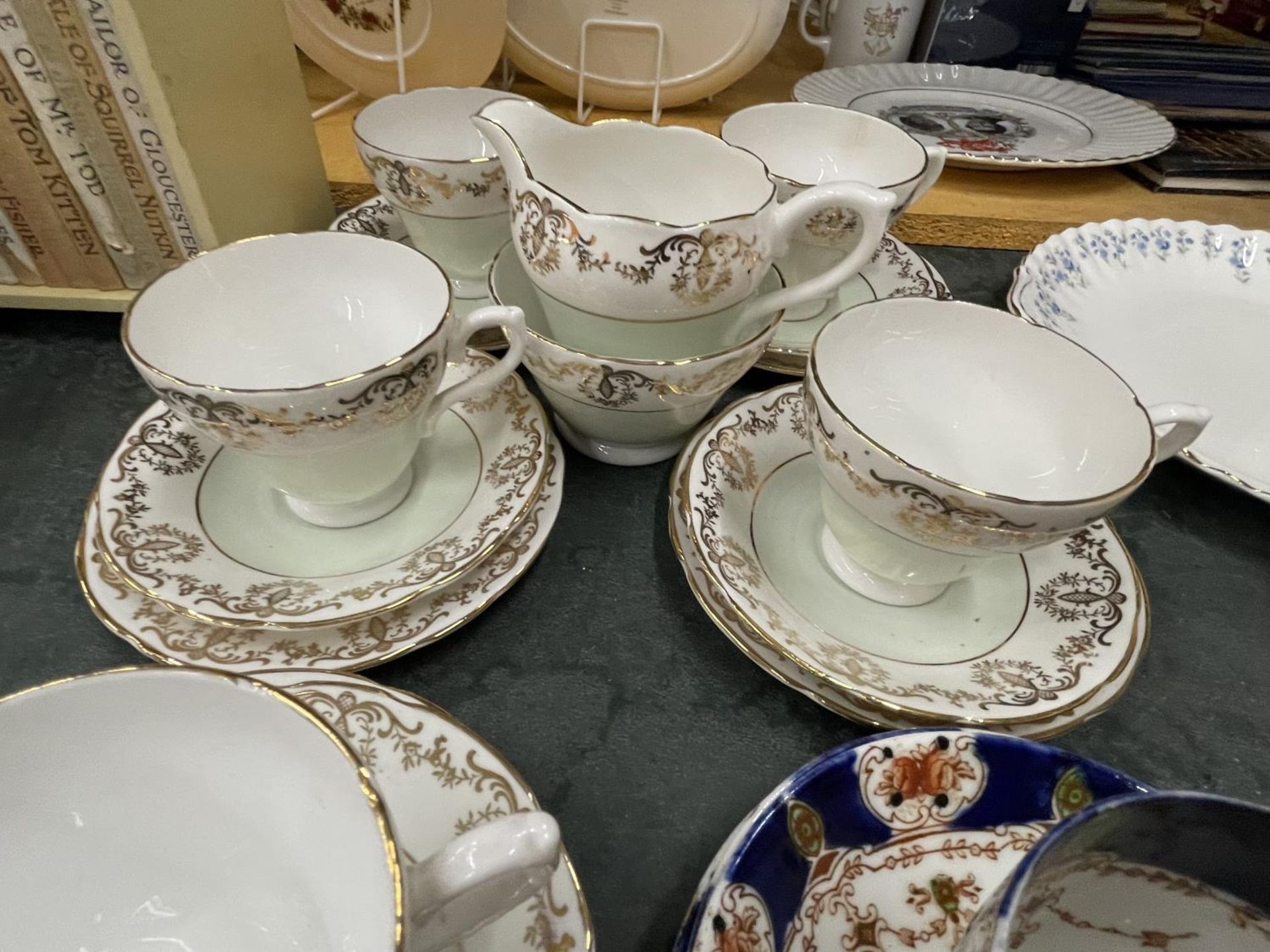 AN ANTIQUE STANLEY & CO "CITY" PART TEASET TOGETHER WITH A SUTHERLAND CHINA TEASET - Image 4 of 4