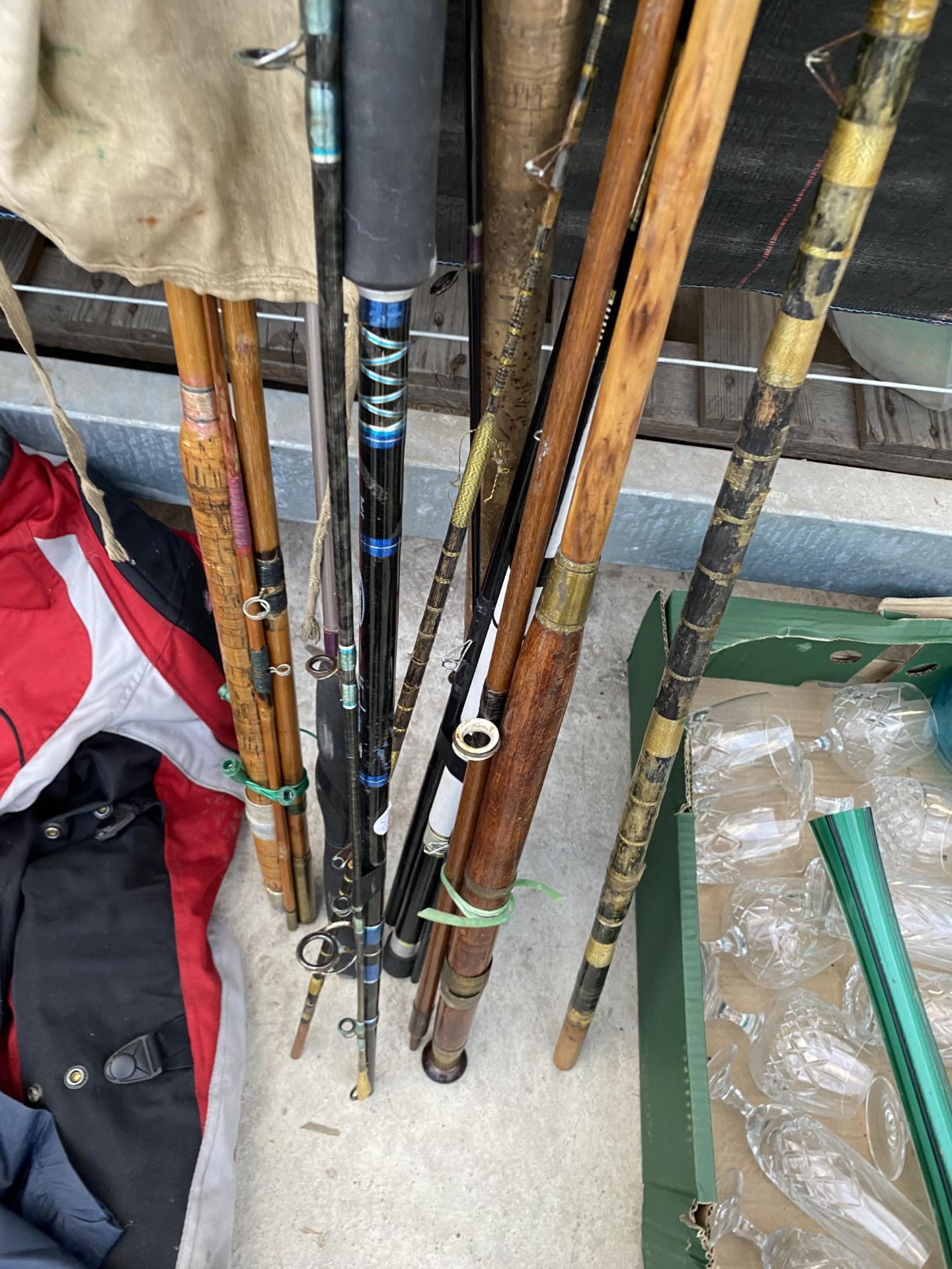 AN ASSORTMENT OF VINTAGE SPLIT CANE FISHING RODS AND MODERN CARBON FIBRE RODS - Image 2 of 2