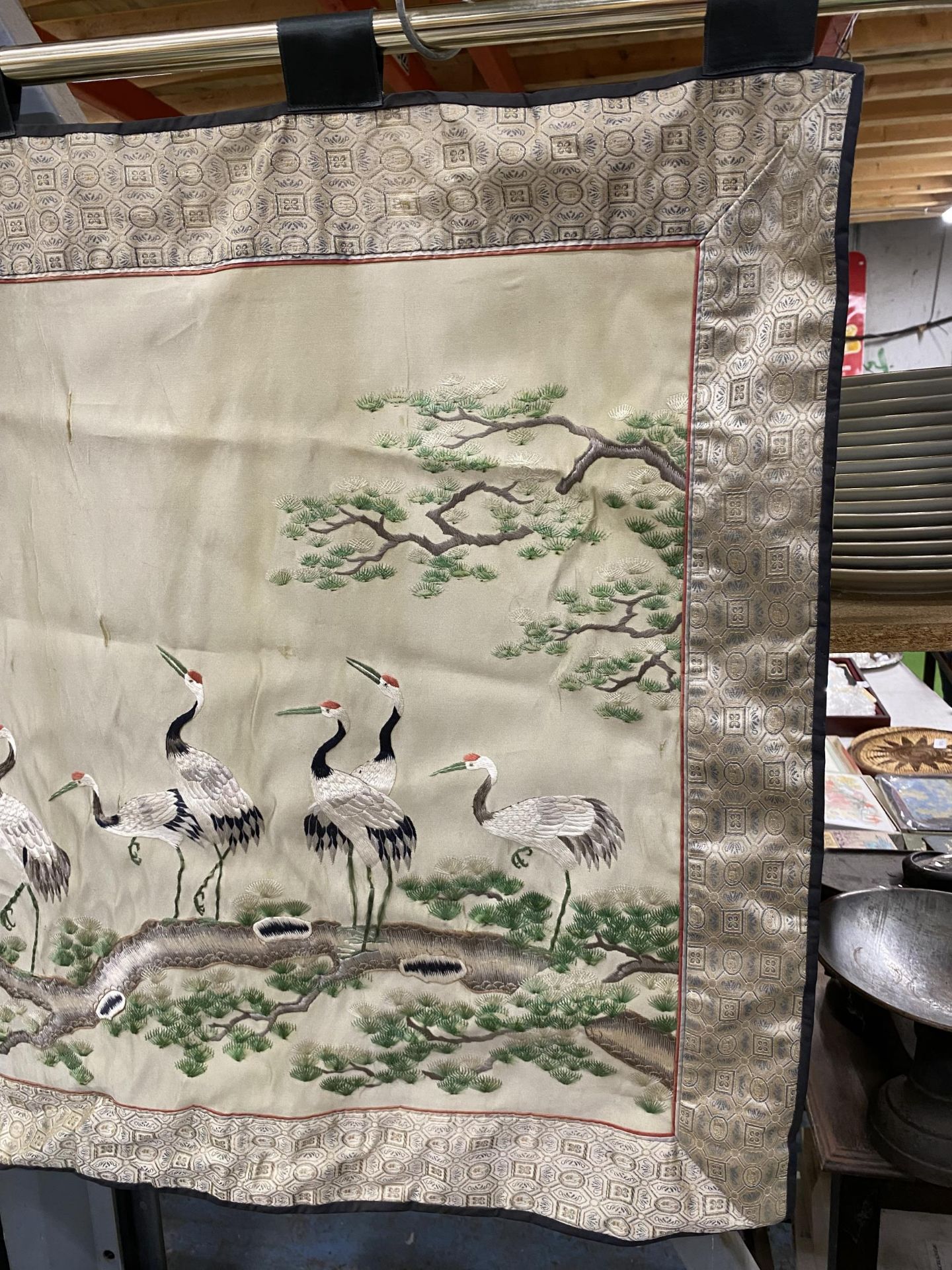 A SILK ORIENTAL PANEL OF STORKS, SLIGHT DAMAGE TO THE SIDE 93CM X 68CM - Image 2 of 2