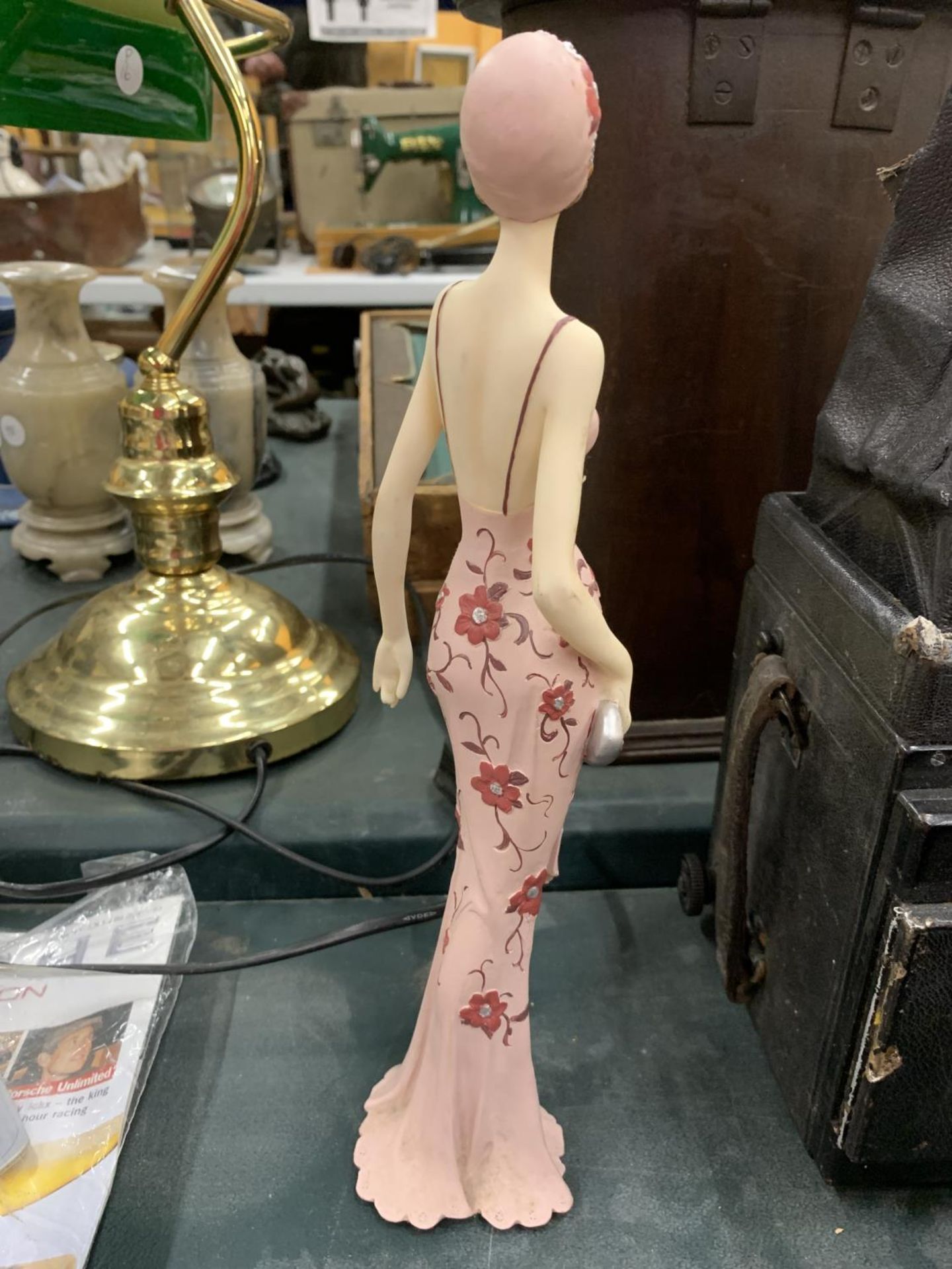 AN ART DECO STYLE FIGURINE HEIGHT 32CM - Image 3 of 4