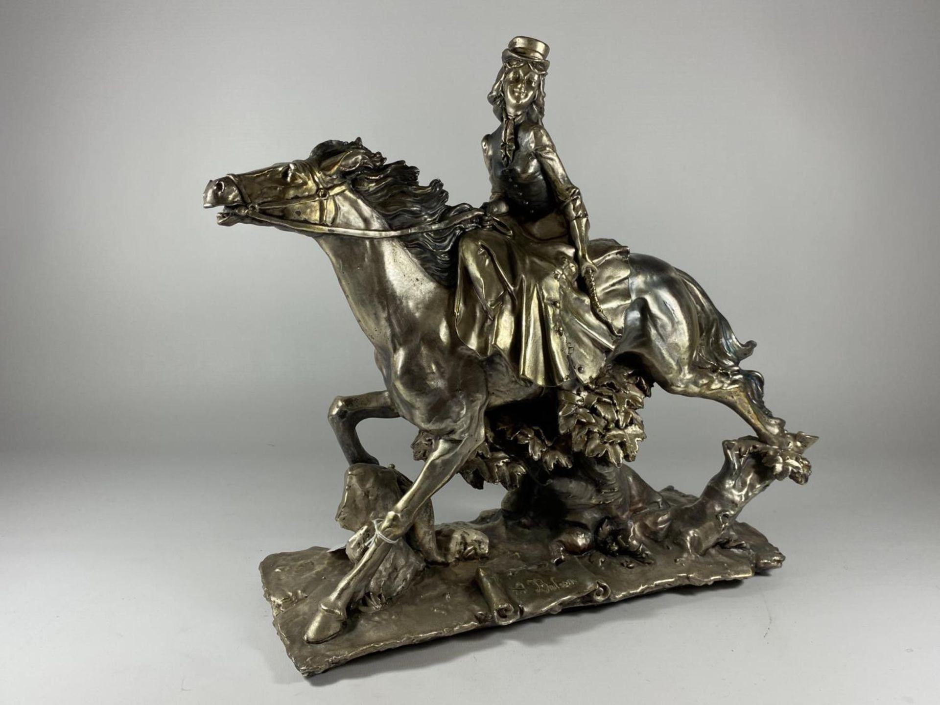 A LARGE SILVER DESIGN MODEL OF A LADY ON HORSEBACK, HEIGHT 35CM, STAMPED .925 TO BASE (SEE PHOTO)