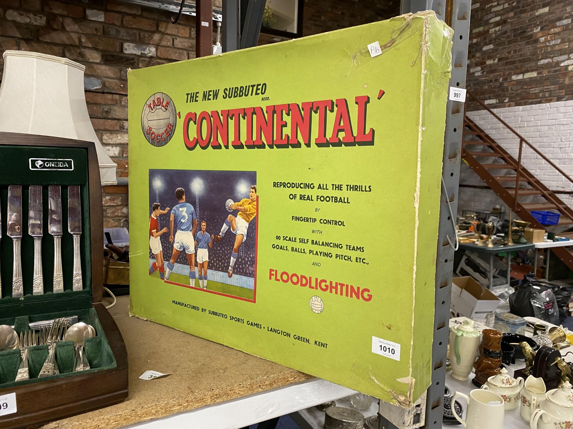 A VINTAGE BOXED 'CONTINENTAL' SUBBUTEO GAME WITH FLOODLIGHTS, A REPLICA OF THE F A CUP, PLAYING