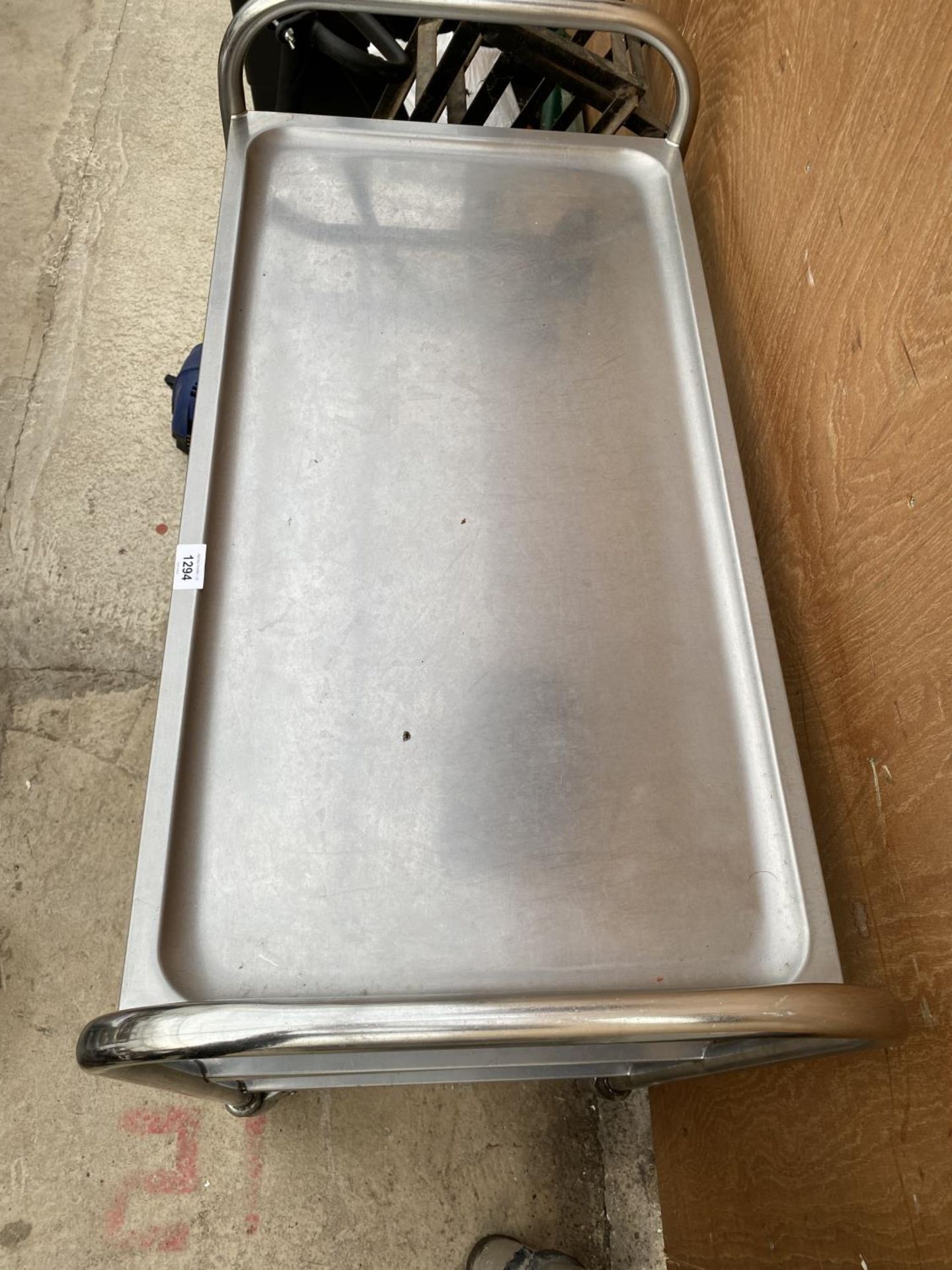 A STAINLESS STEEL FOUR WHEELED THREE TIER TROLLEY - Image 3 of 3