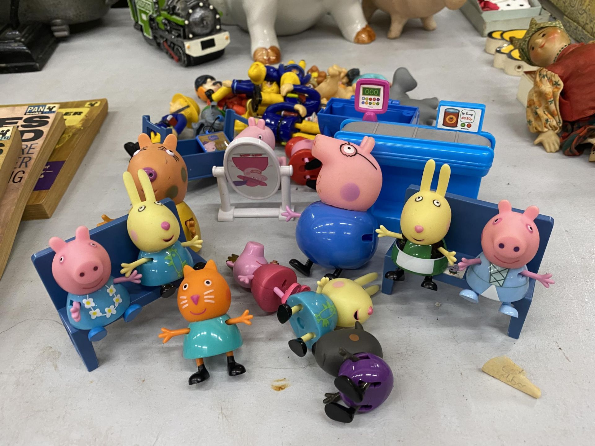 A QUANTITY OF PEPPA PIG FIGURES, PAW PATROL AND FIREMAN SAM - Image 3 of 3