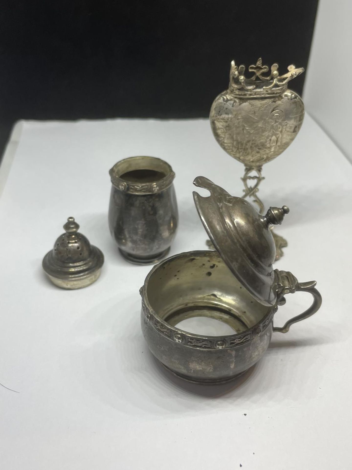 THREE ITEMS - A MATCHING HALLMARKED SILVER MUSTARD POT AND PEPPERETTE & .800 GRADE SILVER MATCH - Image 2 of 2