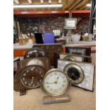 A COLLECTION OF VINTAGE MANTLE CLOCKS TO INCLUDE METAMEC AND SMITHS - 8 IN TOTAL