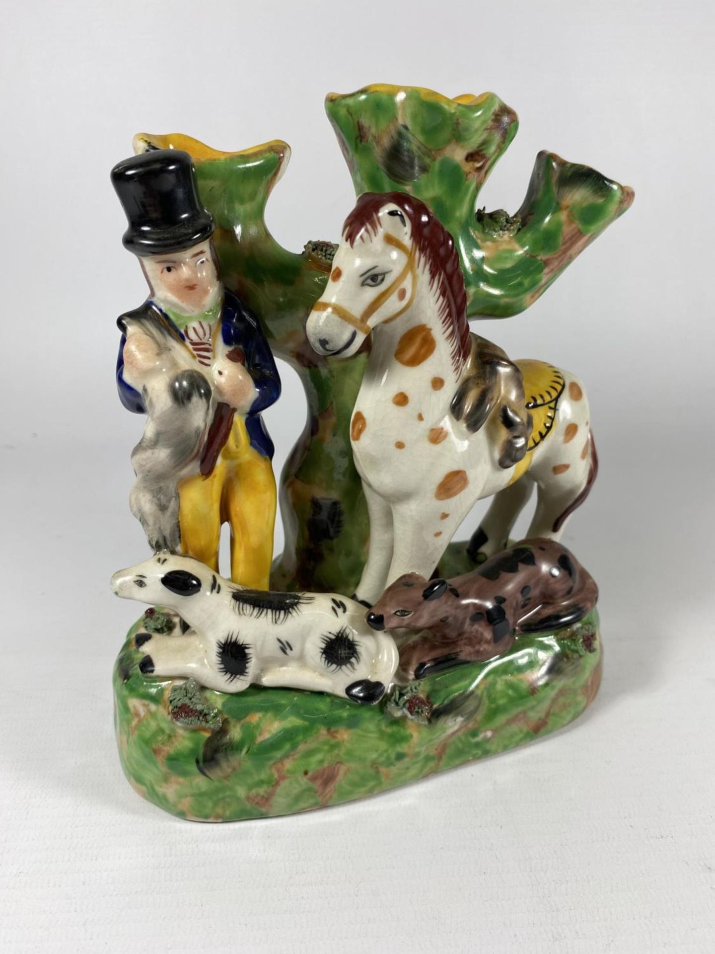 A STAFFORDSHIRE POTTERY HUNTING FIGURE GROUP, HEIGHT 18CM