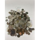 A TUB OF ASSORTED MODERN & COMMEMORATIVE COINS