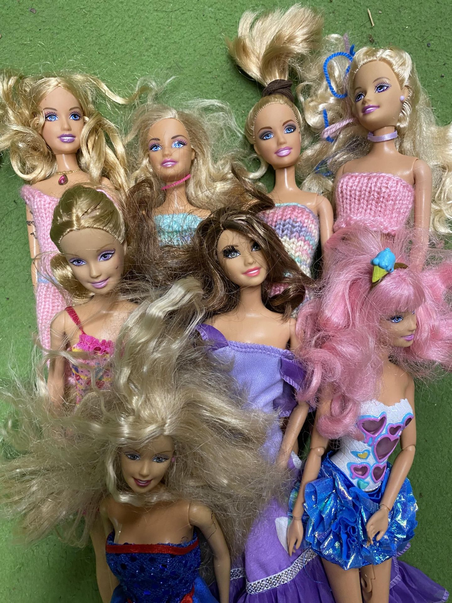 A BAG OF EIGHT MATTEL DOLL FIGURES - Image 2 of 3