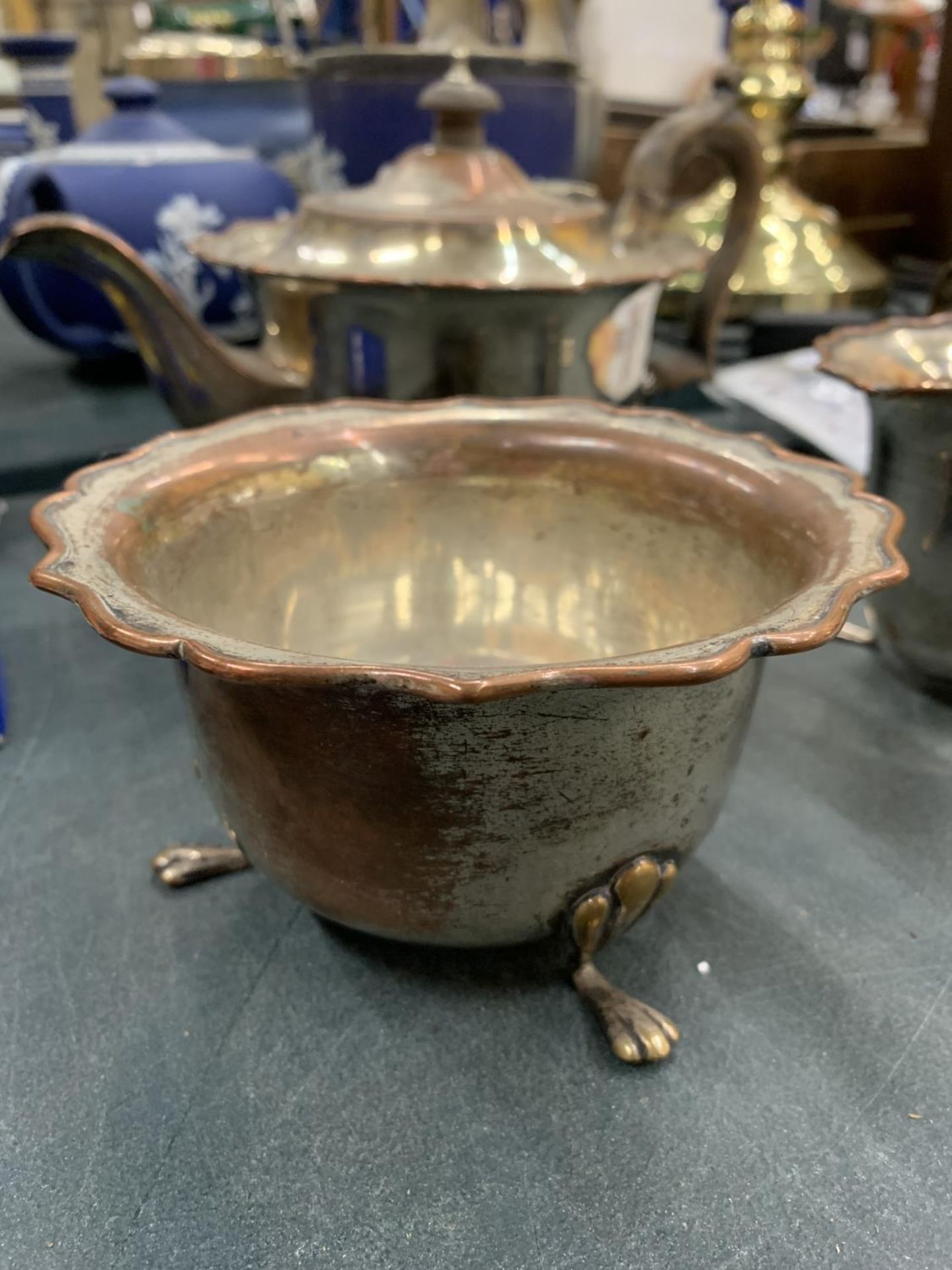 TWO VINTAGE SILVER PLATED ITEMS - PEDESTAL BOWL WITH PIERCED GALLERY DESIGN AND SMALLER DISH - Image 4 of 5