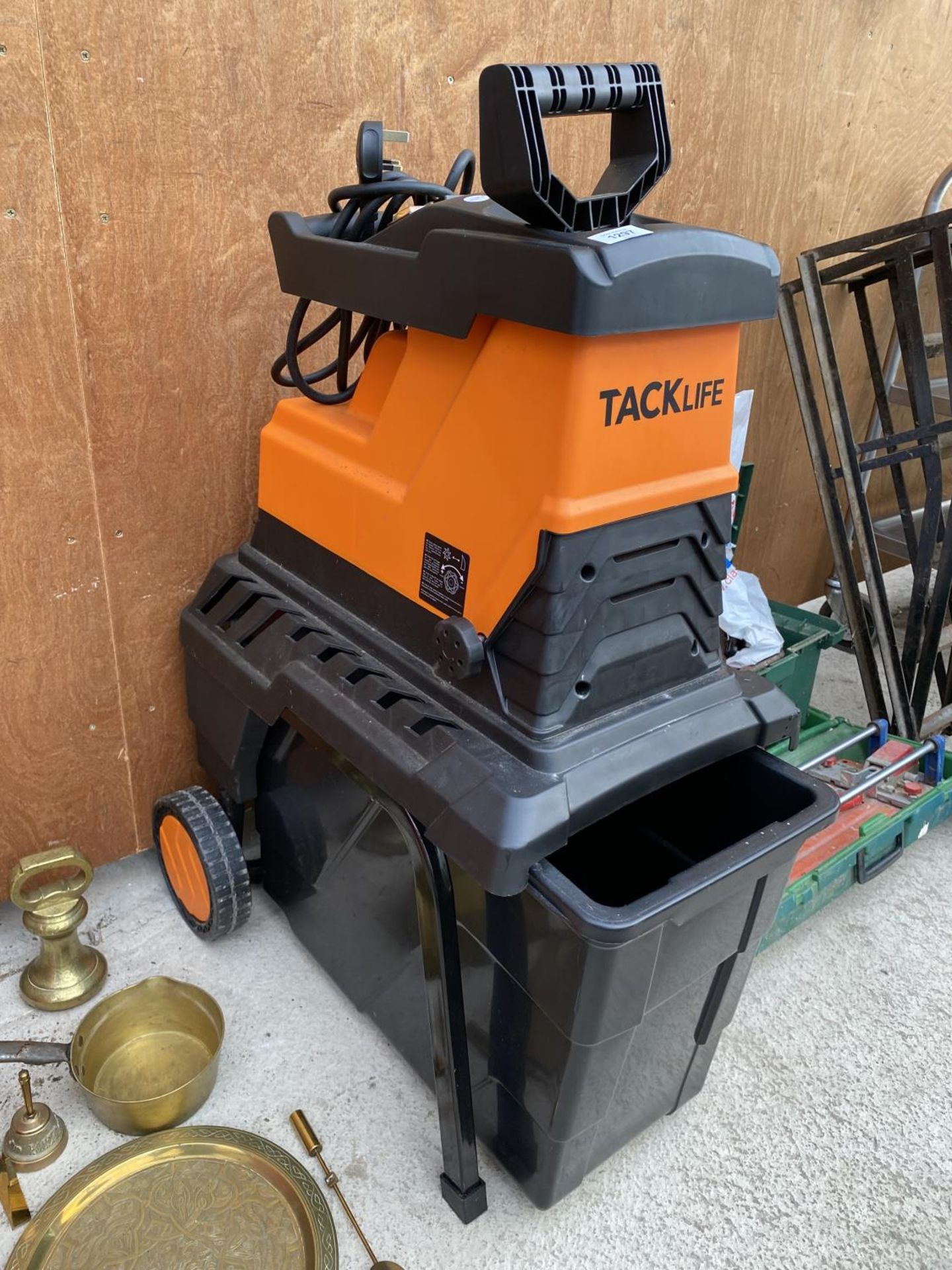 AN ELECTRIC TACKLIFE GARDEN SHREDDER