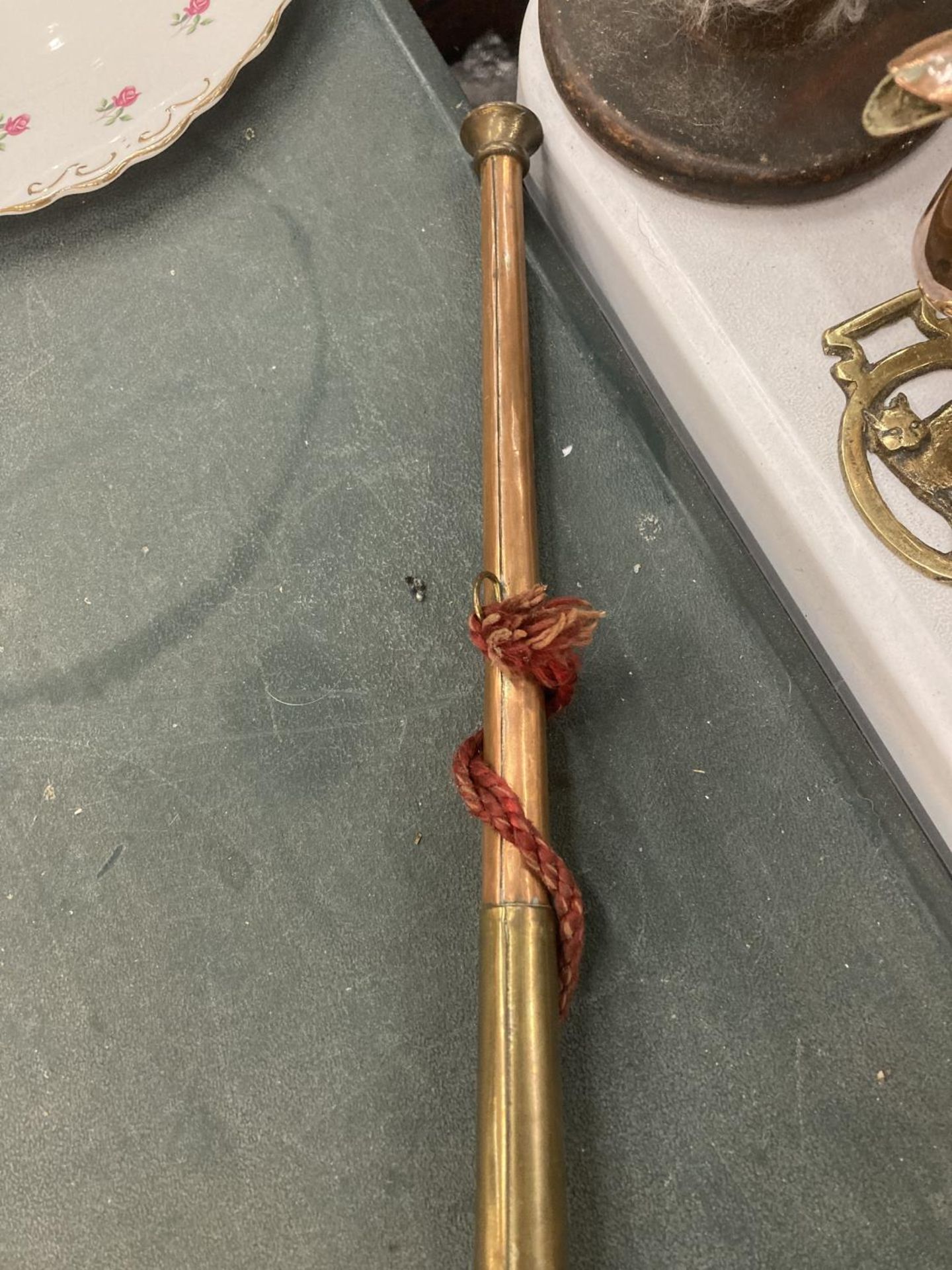 A COPPER HUNTING HORN - Image 2 of 3