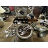 A MIXED LOT TO INCLUDE A BOXED SET OF SOUP SPOONS, VINTAGE TRAVEL IRON, A MINCER, FLATWARE, ETC