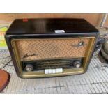 A VINTAGE BUSH VALVA RADIO