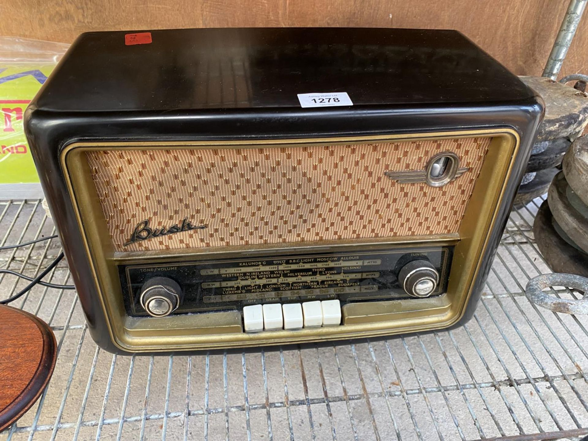 A VINTAGE BUSH VALVA RADIO