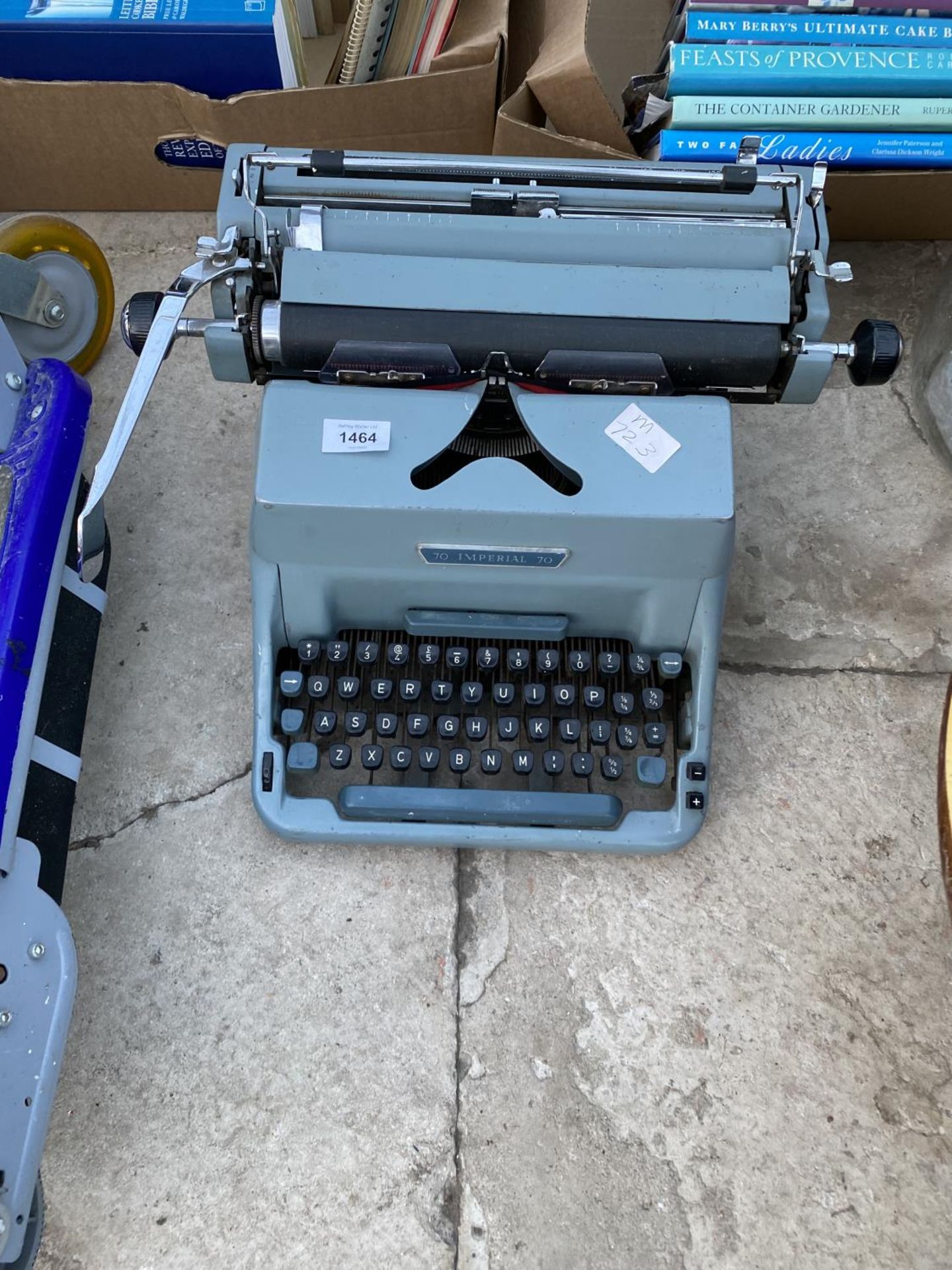 A VINTAGE AND RETRO IMPERIAL 70 TYPE WRITER