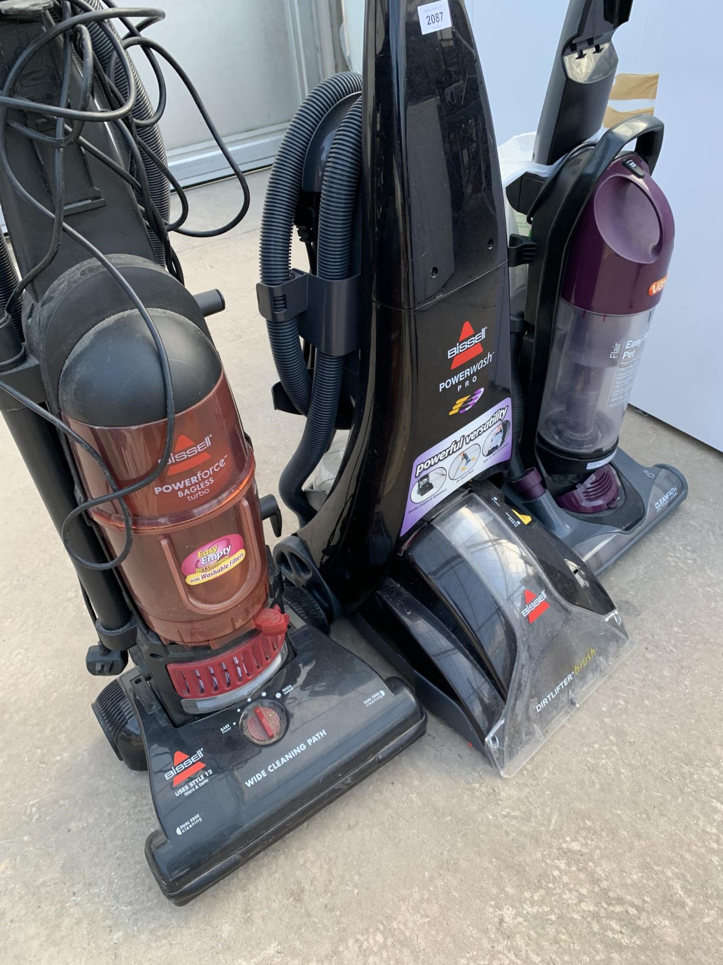 THREE VACUUM CLEANERS TO INCLUDE A BISSELL CARPET CLEANER, VAX AND BISSELL BAGLESS VACUUM - Image 2 of 3