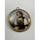 A GILT FRAMED MINIATURE HAND PAINTED PORCELAIN PLAQUE OF A GIRL, DIAMETER 7CM